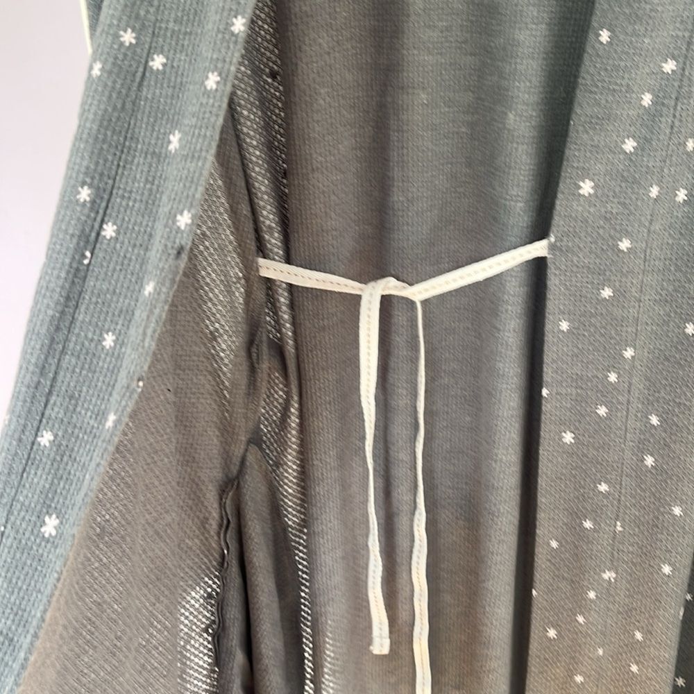 Gray Snow ❄️ Flake Robe - Picture 5 of 7